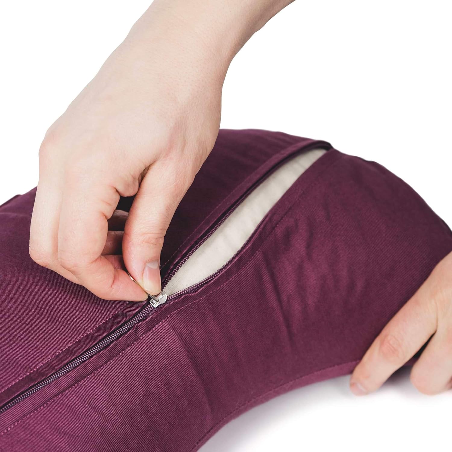 Lotuscrafts Yogakissen Half Moon Shanti – Halbmondkissen – Meditationskissen mit Bezug aus 100 % Baumwolle – Yoga-Sitzkissen halbmondförmig mit Dinkelfüllung – GOTS-zertifiziert – Bild 4