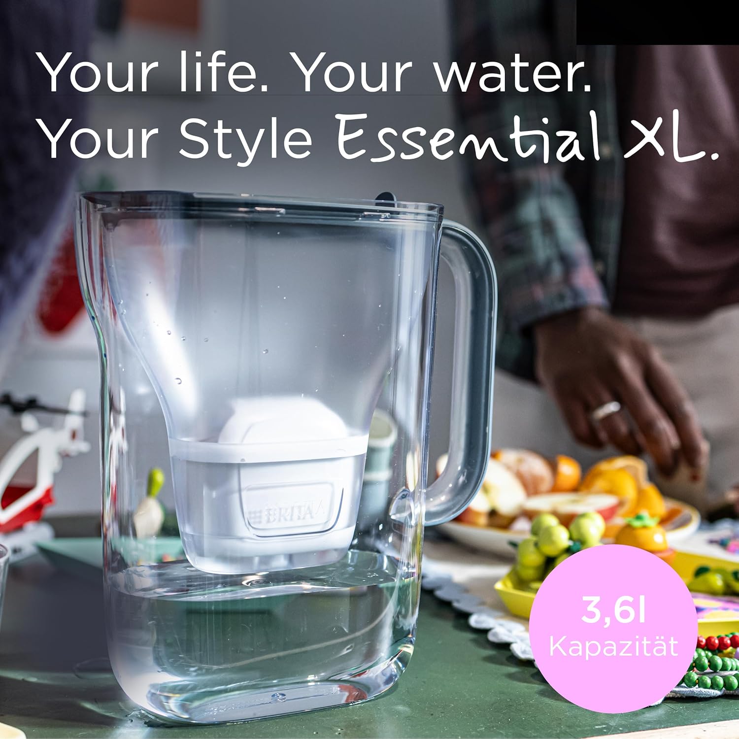 BRITA Style Essential XL Wasserfilterkanne Steinblau (3,6 l), inklusive 1x Maxtra Pro Extra Kalkschutz, große Filterkanne mit Smart Light LED & Klappdeckel, filtert Verunreinigungen & mehr – Bild 2