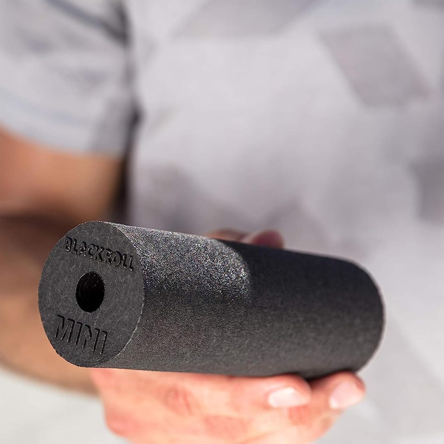 Blackroll Mini Foam Roller – der Klassiker. Der kleine Selbstmassageroller für Ihre Muskeln in verschiedenen Farben. (Orange). – Bild 6
