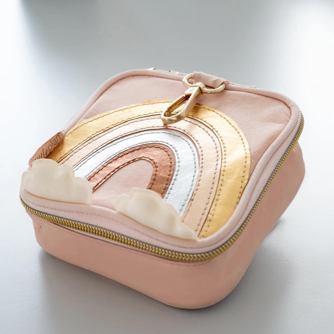 Littleplan Littlebag Rainbow Erste-Hilfe-Tasche für Babys und Kinder, 34-teilig mit 10-seitigem Notfallbuch – Bild 6