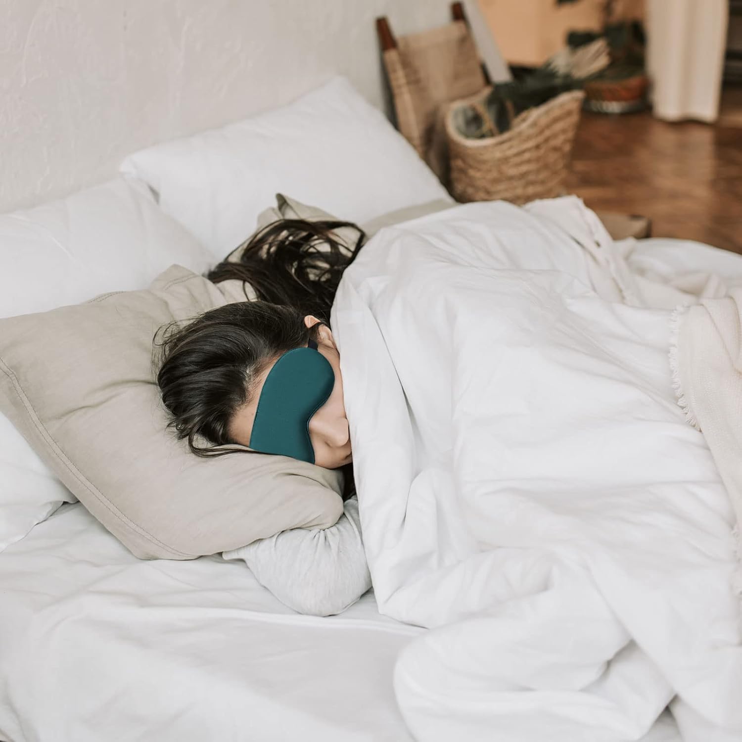 TSHAOUN 4 Stück Seiden-Schlafmaske, lichtblockierende Nachtmaske, Seiden-Augenmaske, Herren und Damen, lichtdichte, weiche Schlafmaske, Augenmaske für Pause, Reisen oder ruhiges Einschlafen – Bild 4