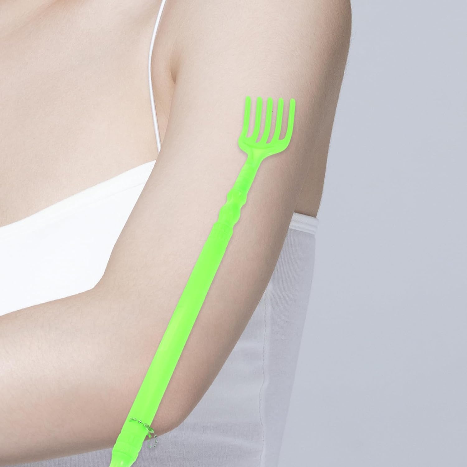 Massage Schuhanzieher und Rückenkratzer Ausziehbar Manueller Körperkratzer mit Massagefunktion Grünes Kunststoff Material Praktisches Wellness und Entspannungsgerät für – Bild 7