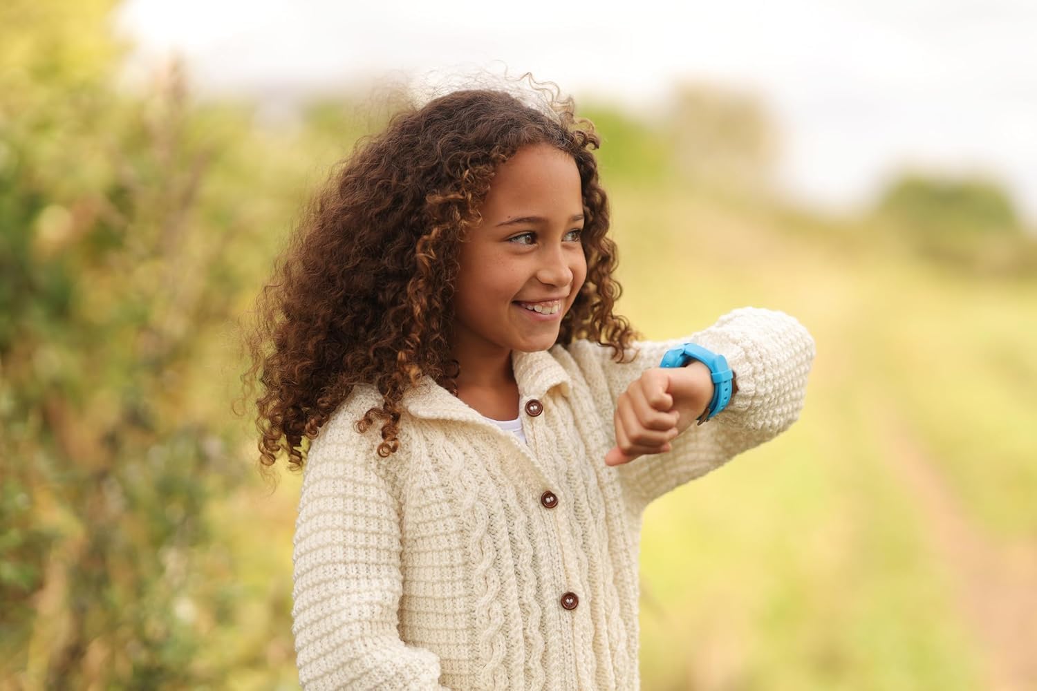 XPLORA Kidzi – Handyuhr für Kinder (mit SIM-Karte) 4G, Anrufe, Nachrichten, Schulmodus, SOS-Funktion, GPS, Kamera, Schrittzähler – inklusive kostenlosem Tarifvertrag für 3 Monate (blau) – Bild 3