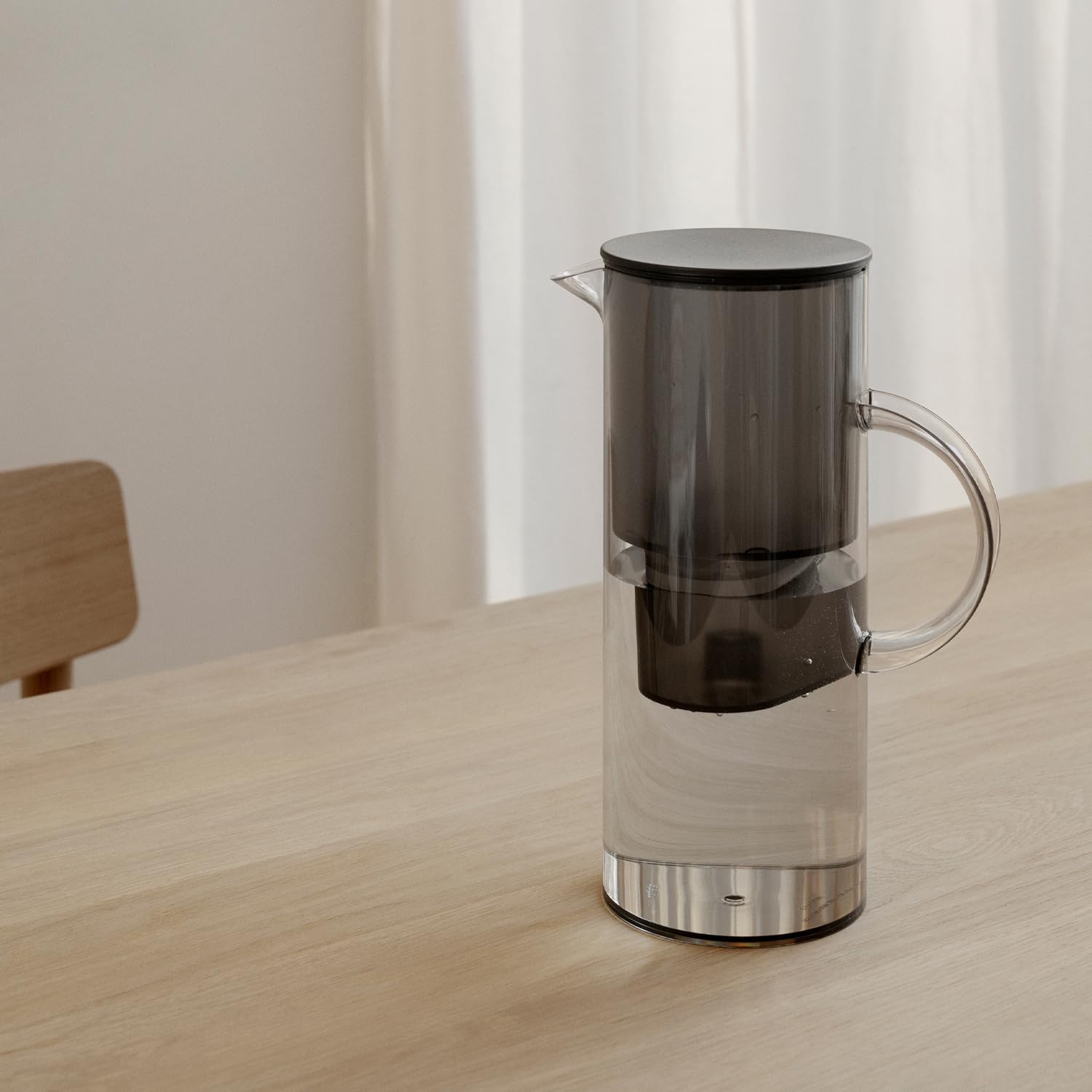Stelton EM77 Wasserfilterkanne – kompatibel mit Stelton Wasserfilterkartuschen oder Brita – Wasserkanne aus Kunststoff im modernen Stil – reduziert Chlor, Kalk – 2 Liter, getönt – Bild 6
