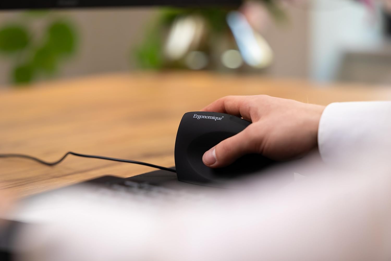 Ergonomische vertikale Maus für Rechtshänder – 3-Tasten-USB-Plug & Play – Ergonomische Maus zur Entlastung des Handgelenks – 800 DPI – Kompatibel mit Windows und Mac – Schwarz – Bild 3