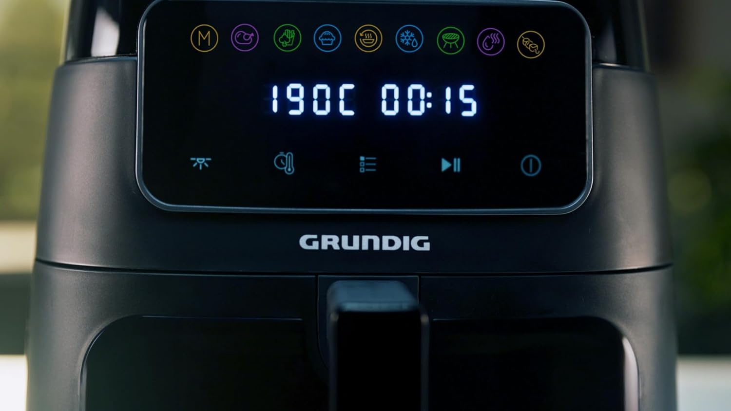 Grundig FRY 7320 Heißluftfritteuse, 7,6 l Fassungsvermögen, 1750 W, Touch-Display, großes Sichtfenster, Temperatur- und Zeiteinstellung, Antihaftbeschichtung, spülmaschinenfester Korb, Schwarz – Bild 2