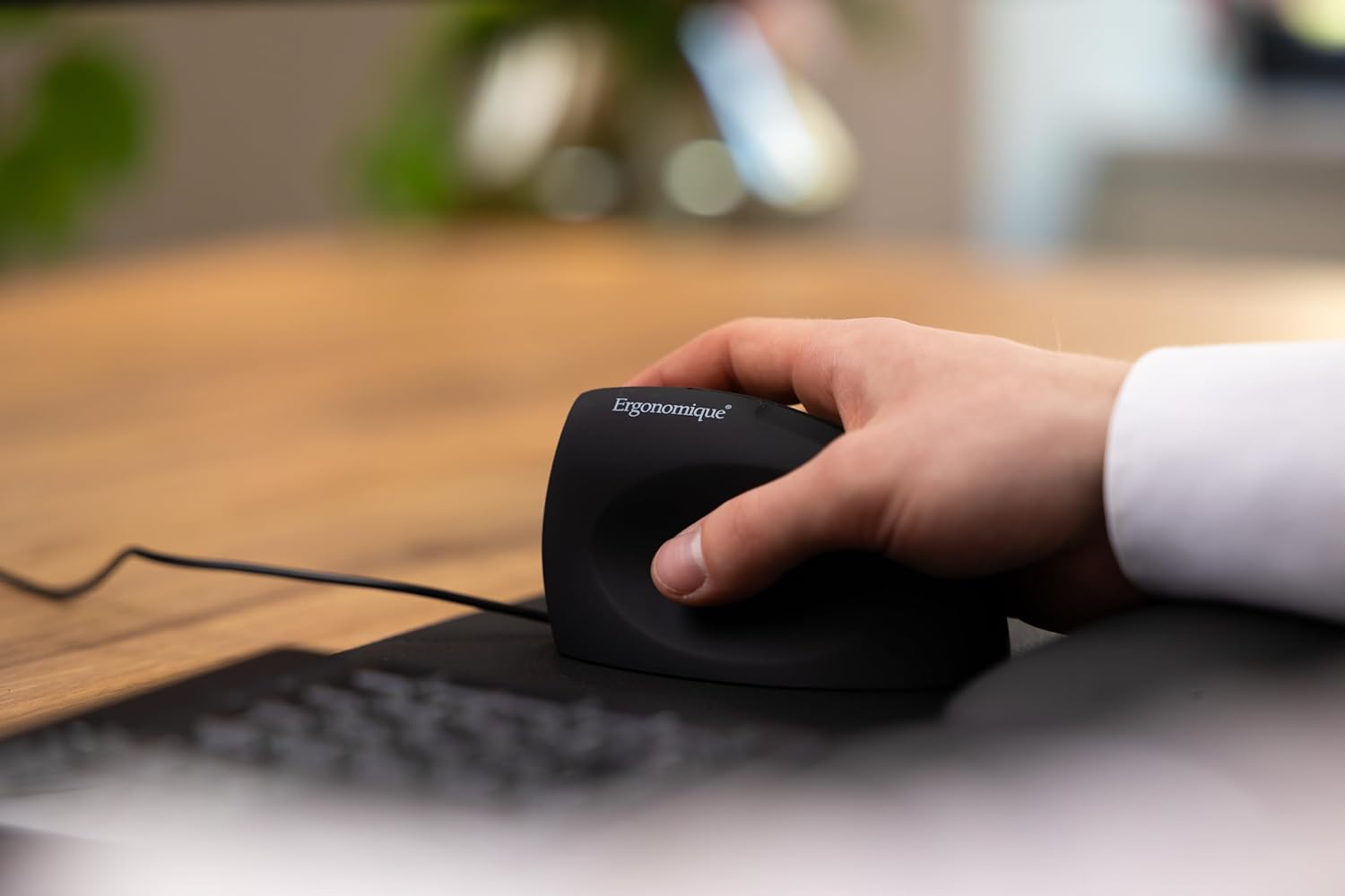 Ergonomische vertikale Maus für Rechtshänder – 3-Tasten-USB-Plug & Play – Ergonomische Maus zur Entlastung des Handgelenks – 800 DPI – Kompatibel mit Windows und Mac – Schwarz – Bild 2