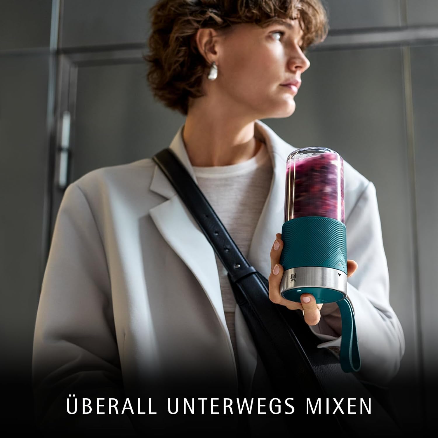 WMF Küchenminis Mix on the Go 300 ml, Mini-Mixer to Go, USB-Mixer Smoothie Maker, wiederaufladbarer persönlicher Mixer, tragbarer Mixer für Smoothies, Shakes, Petrolblau – Bild 3