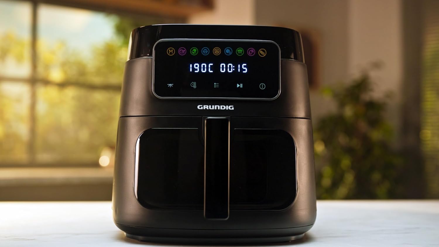 Grundig FRY 7320 Heißluftfritteuse, 7,6 l Fassungsvermögen, 1750 W, Touch-Display, großes Sichtfenster, Temperatur- und Zeiteinstellung, Antihaftbeschichtung, spülmaschinenfester Korb, Schwarz – Bild 8
