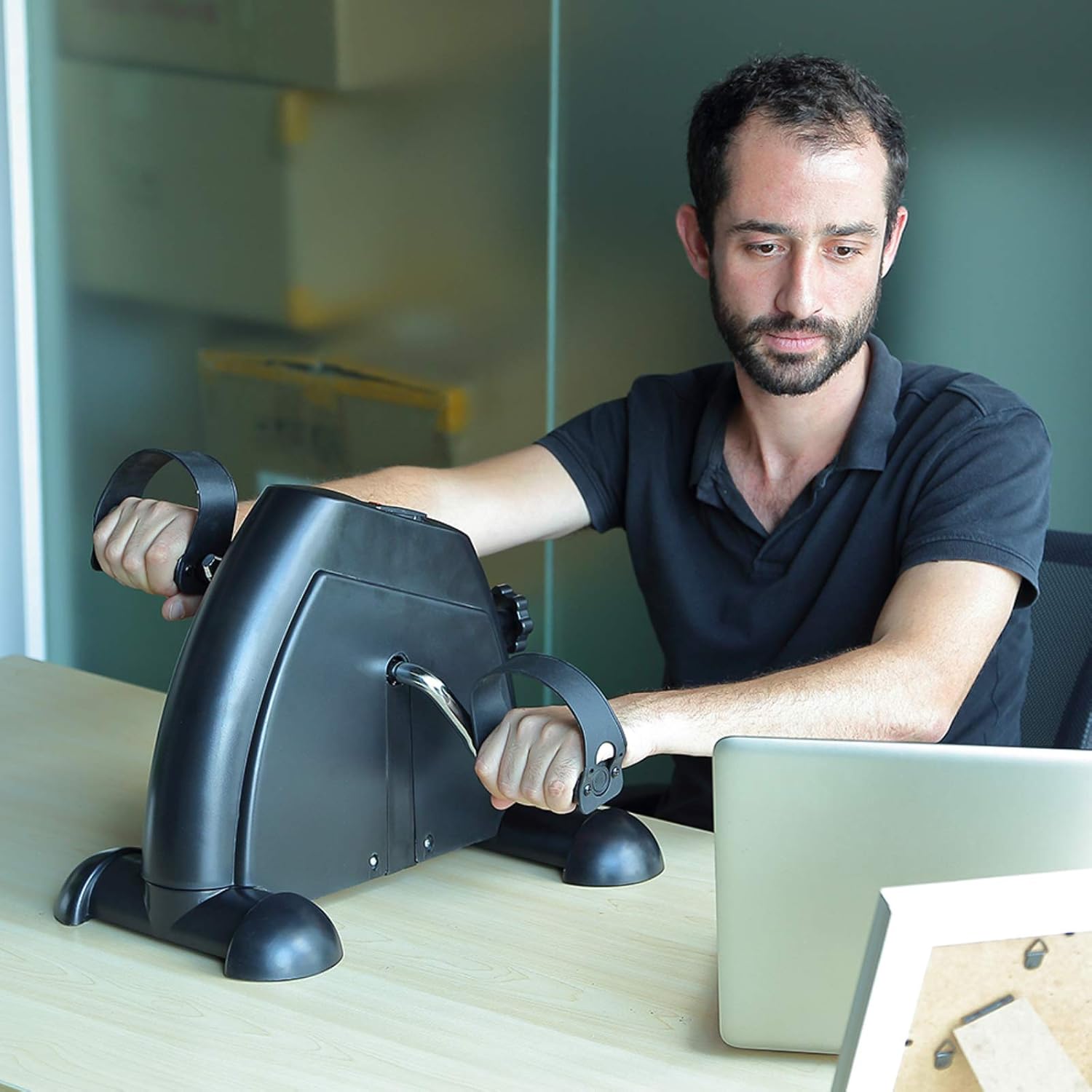 Mini Heimtrainer, Uten Heimtrainer Fitnessgerät mit einstellbarem Widerstand mit rutschfester Matte Mini Bike Arm und Beintrainer für Zuhause Büro Einstellbarer – Bild 8