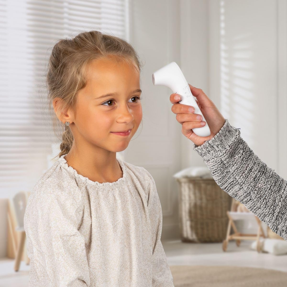reer Color SkinTemp 3-in-1 kontaktloses Infrarot-Fieberthermometer zur genauen Messung an der Stirn, ideal für Babys und Kinder – Bild 7