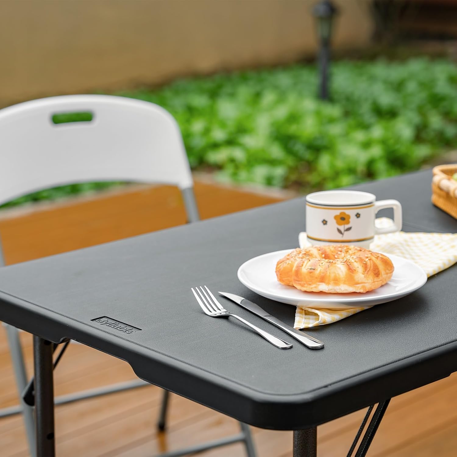 Byliable Klapptisch 120 cm, tragbar, höhenverstellbar, Campingtisch, Gartentisch, Esstisch, Partytisch, klappbar, für draußen und drinnen, Schwarz – Bild 9