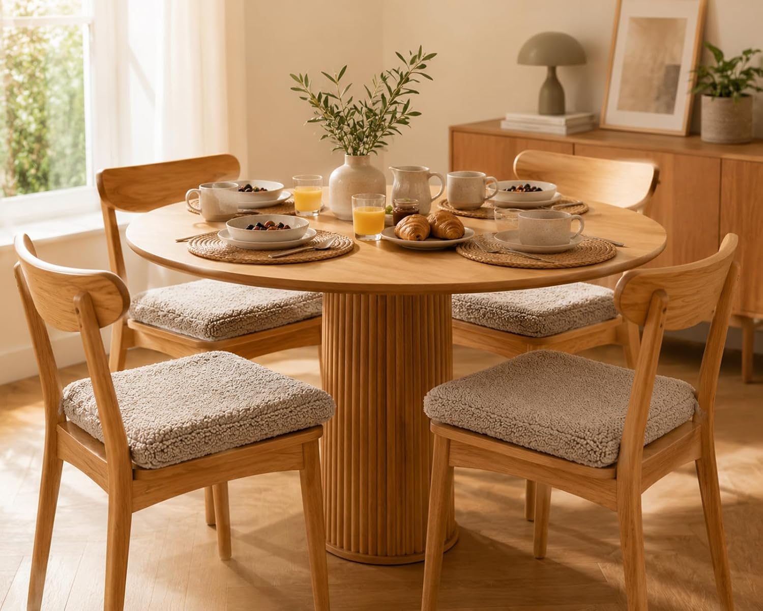 KAMACA 2er Set Sherpa Sitzkissen 39x39x4 cm Taupe – Weiche Stuhlkissen mit Schaumstofffüllung, Flauschige Sitzauflage, Komfort Sitzpolster für Küche, Esszimmer & Büro – Bild 7