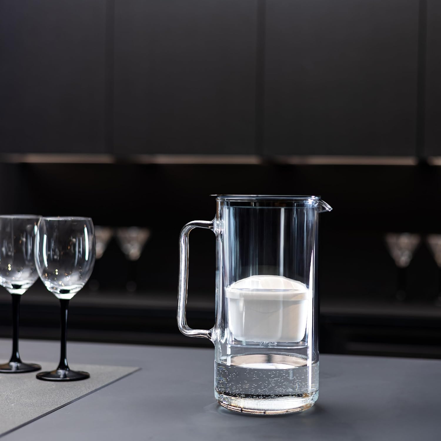 Wessper Wasserfilterkanne mit LED-Anzeige, 2 Liter, Glaskaraffe, kompakte Wasserkanne mit 2er-Kartuschen-Set, Aktivkohlefilter, BPA-frei, schwarz – Bild 8