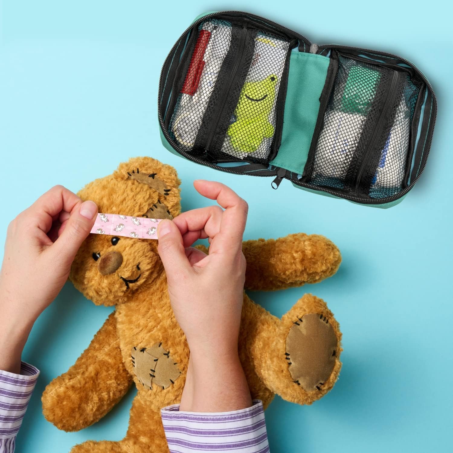 FLEXEO Kinder-Erste-Hilfe-Set, Reiseapotheke gefüllt mit 47 Inhalten, Schere, Erste-Hilfe-Tasche Baby für unterwegs, Notfallset mit Fingerpuppe und Tapferkeitsaufklebern, Notfalltasche – Bild 8