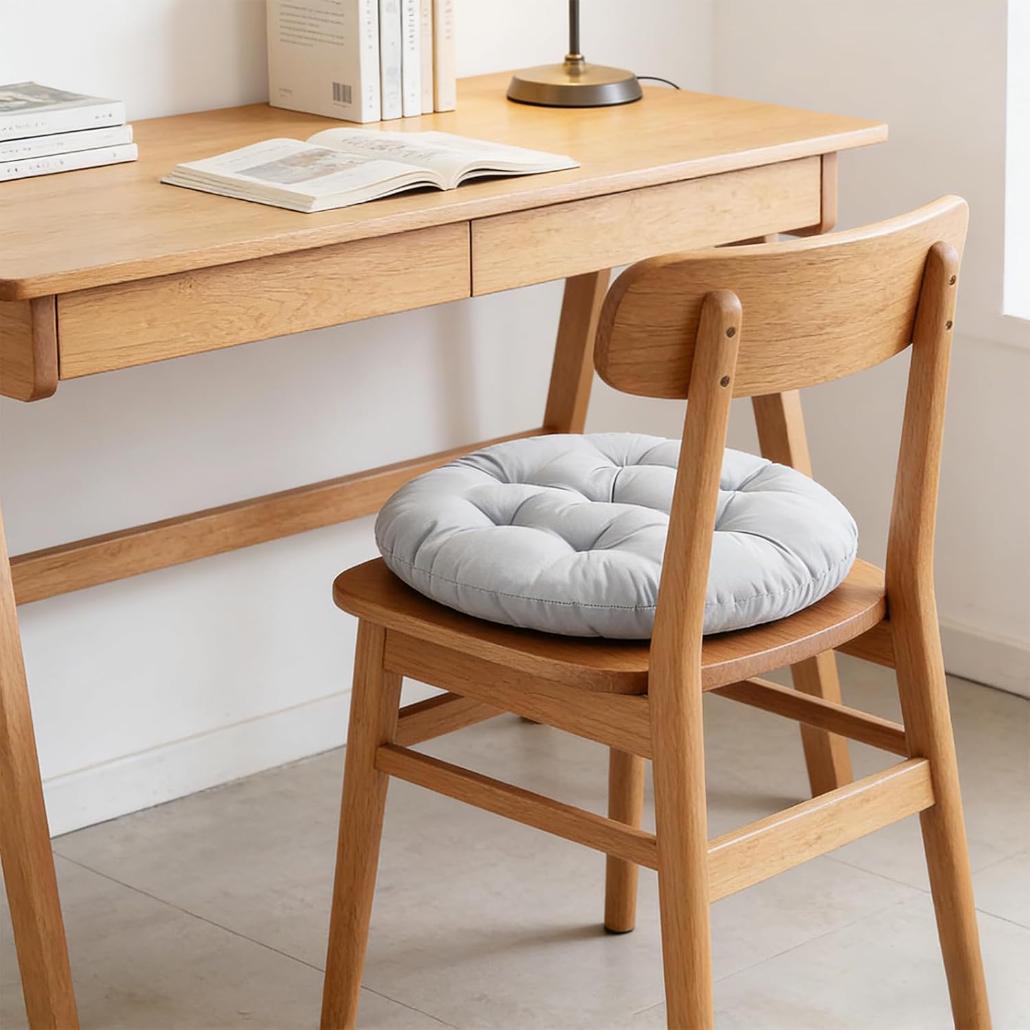 4er-Set Stuhlkissen rund 40 cm, bequemes Sitzkissen, gefülltes Sitzkissen, rundes Bodenkissen, Stuhlkissen für drinnen, draußen, Küche, Garten, Esszimmer, Wohnzimmer, Arbeitszimmer (Hellgrau) – Bild 5