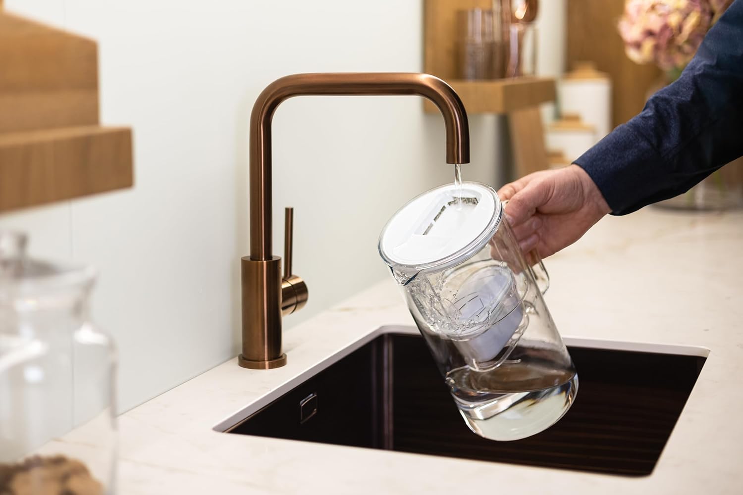 Wessper Wasserfilterkanne aus Glas, 3 l, kompatibel mit Brita Maxtra, inklusive 1 Wasserfilterkartusche, reduziert Kalk und Chlor, weiß – Bild 6