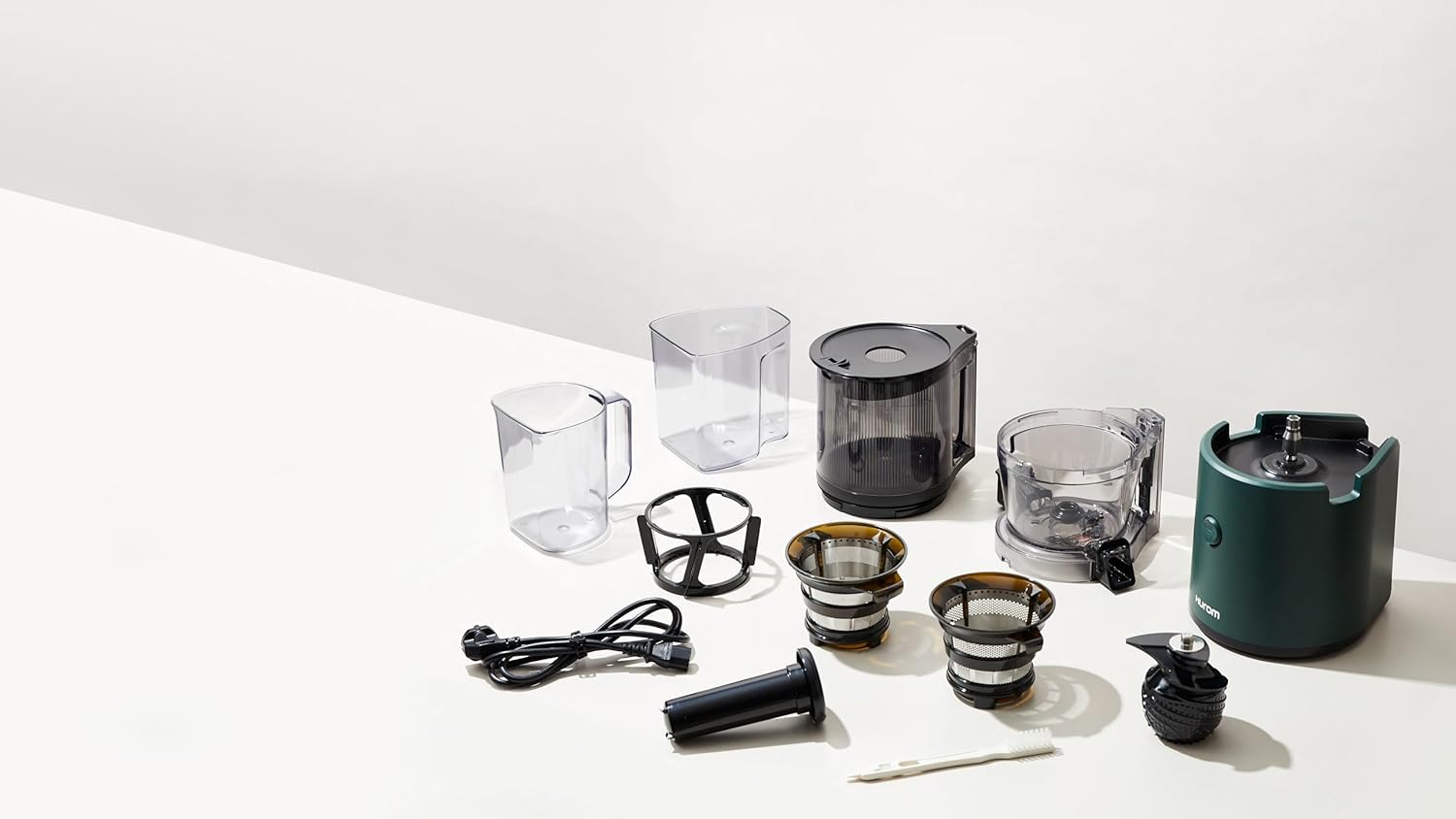 Hurom Slow Juicer | Entsafter für Gemüse und Obst | H320N | Elektrische Kaltpresse | Leiser Motor | Leicht zu reinigen mit großem Behälter und Siebfilter 2 L | 200 Watt | BPA-frei | Dunkelgrün – Bild 9