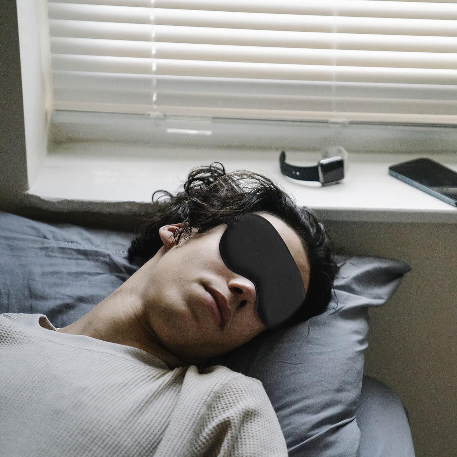 TSHAOUN 4 Stück Seiden-Schlafmaske, lichtblockierende Nachtmaske, Seiden-Augenmaske, Herren und Damen, lichtdichte, weiche Schlafmaske, Augenmaske für Pause, Reisen oder ruhiges Einschlafen – Bild 5