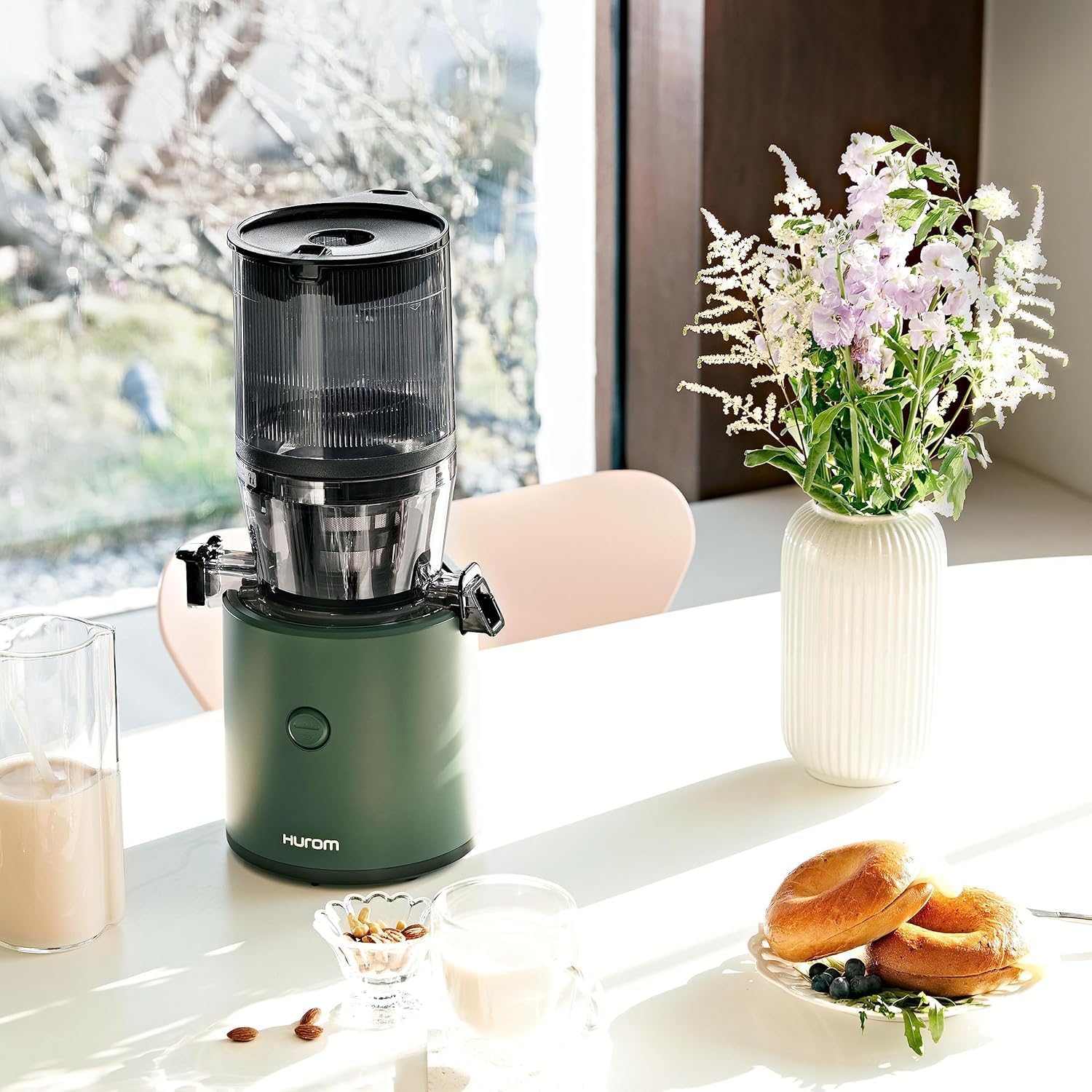 Hurom Slow Juicer | Entsafter für Gemüse und Obst | H320N | Elektrische Kaltpresse | Leiser Motor | Leicht zu reinigen mit großem Behälter und Siebfilter 2 L | 200 Watt | BPA-frei | Dunkelgrün – Bild 13