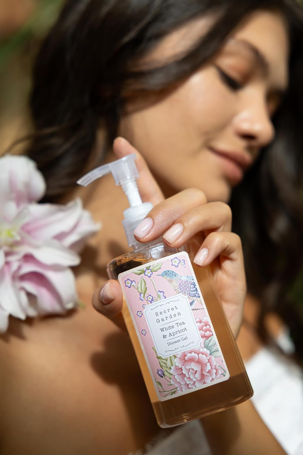 Accentra Secret Garden Bade- und Dusch-Geschenkset mit weißem Tee- und Aprikosenduft – 8-teiliges Geschenkset – Bild 10