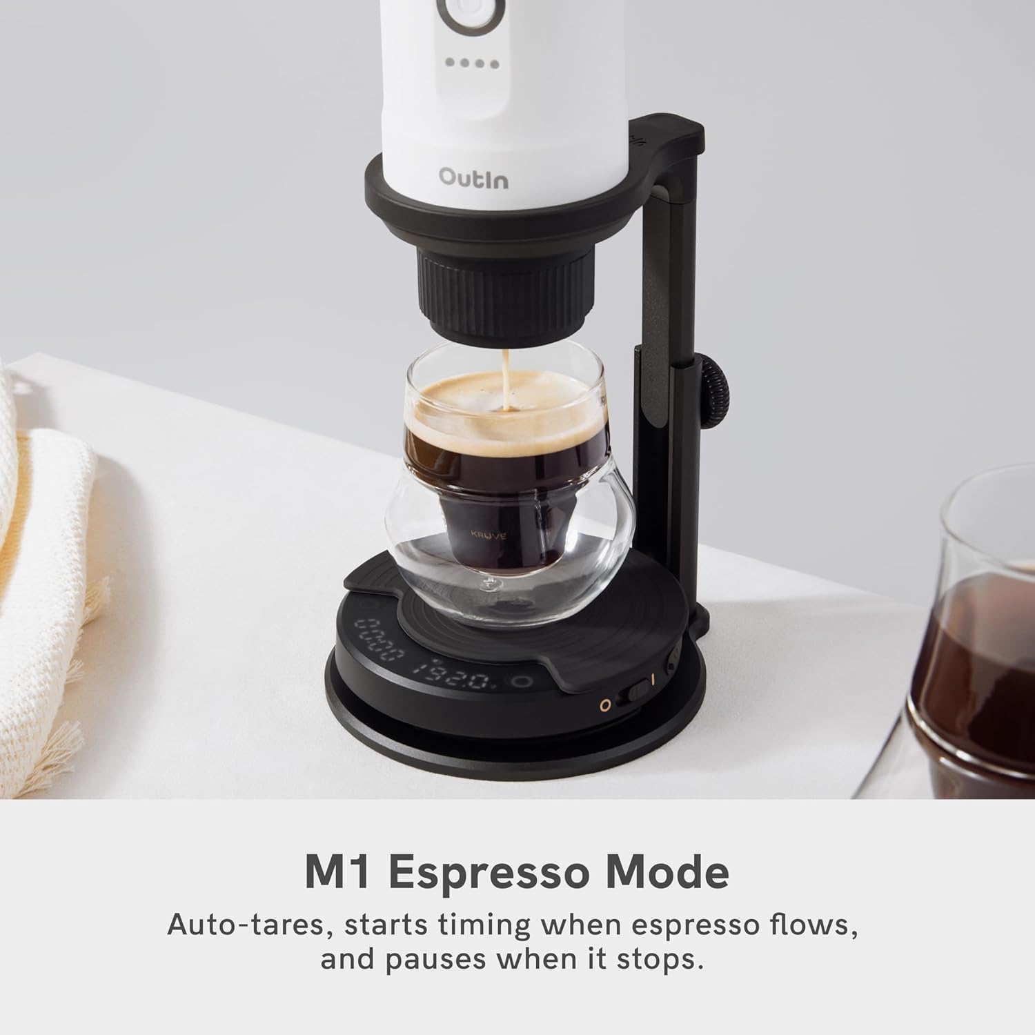 OutIn Claro Tragbare Kaffeewaage mit Timer – Digitale Espressowaage 2 kg/0,1 g, Mini-Kaffeewaage mit Schutztasche, wiederaufladbare Küchenwaage zum Übergießen und Kaffeezubereitung – Bild 5