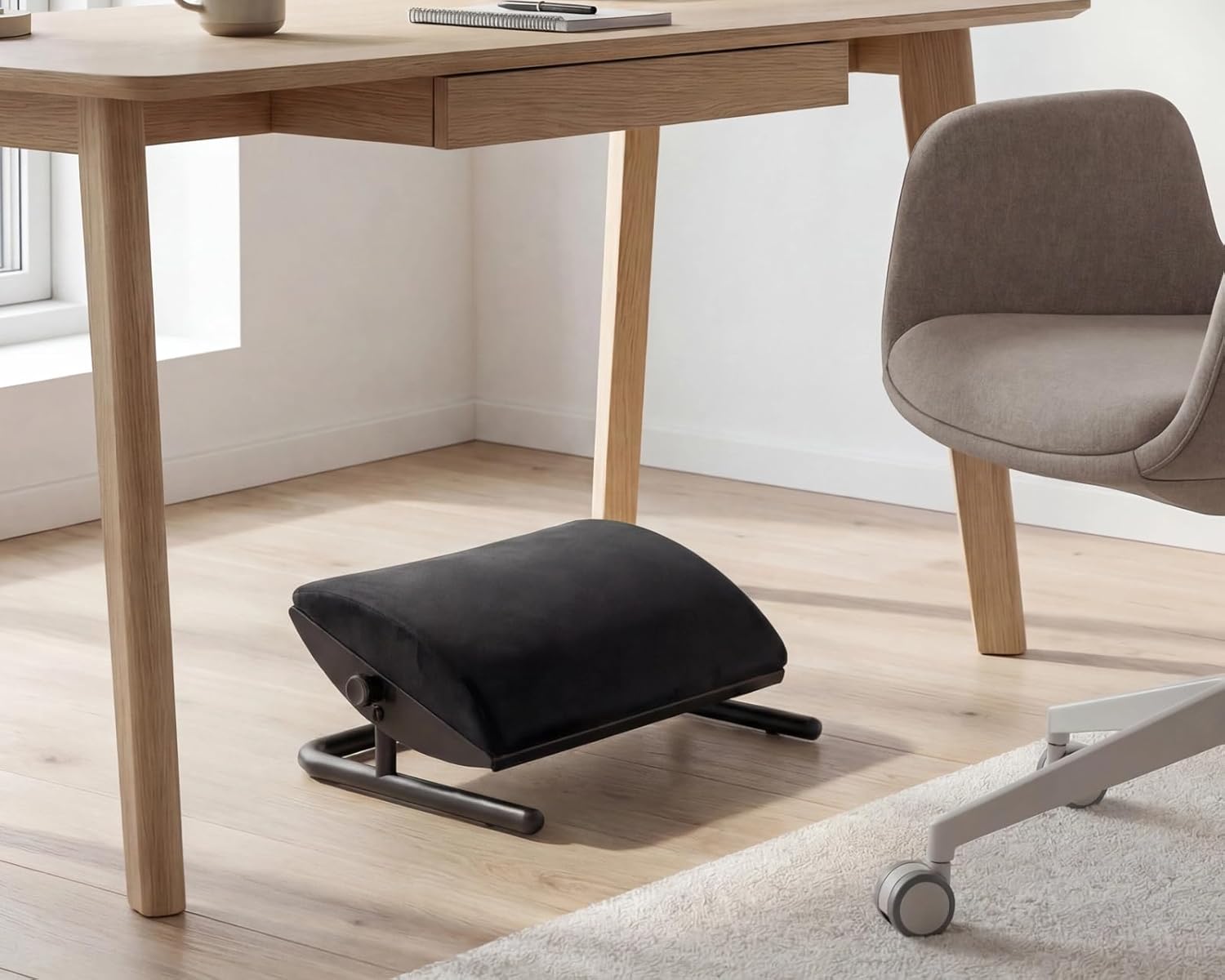 Verstellbare Fußstütze – Ergonomische Fußstütze für Schreibtischneigung +20° bis -20°, Schaumstoff und Stahl, Schwarz – Bild 2