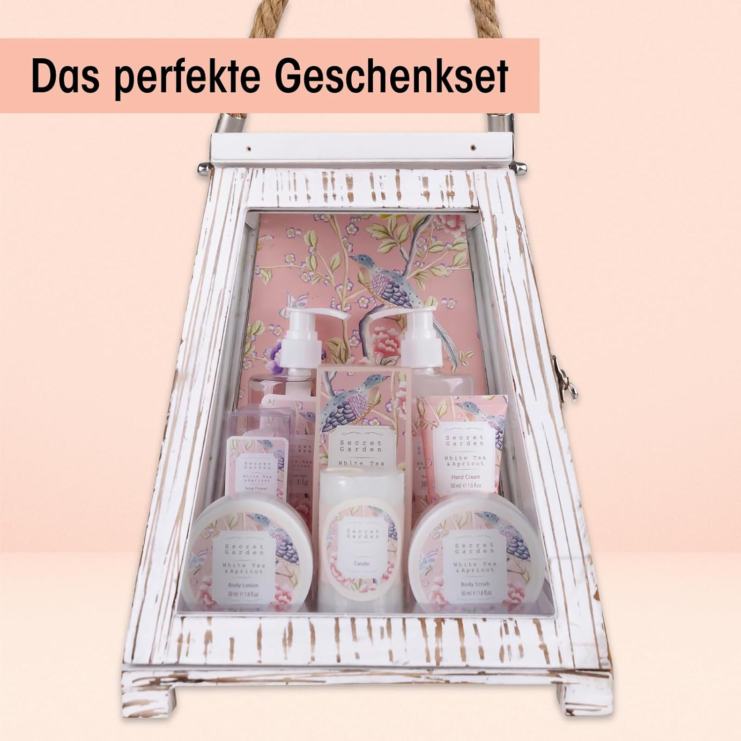 Accentra Secret Garden Geschenkset in großer Holzlaterne, inklusive Duschgel, Schaumbad, Körperpeeling, Körperlotion, Handcreme, Badesalz und Kerze, Wellness-Pflegeset für Frauen mit Duft von weißem Tee und Aprikose – Bild 3