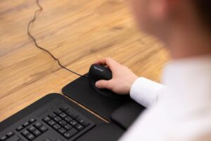 Ergonomische vertikale Maus für Re...