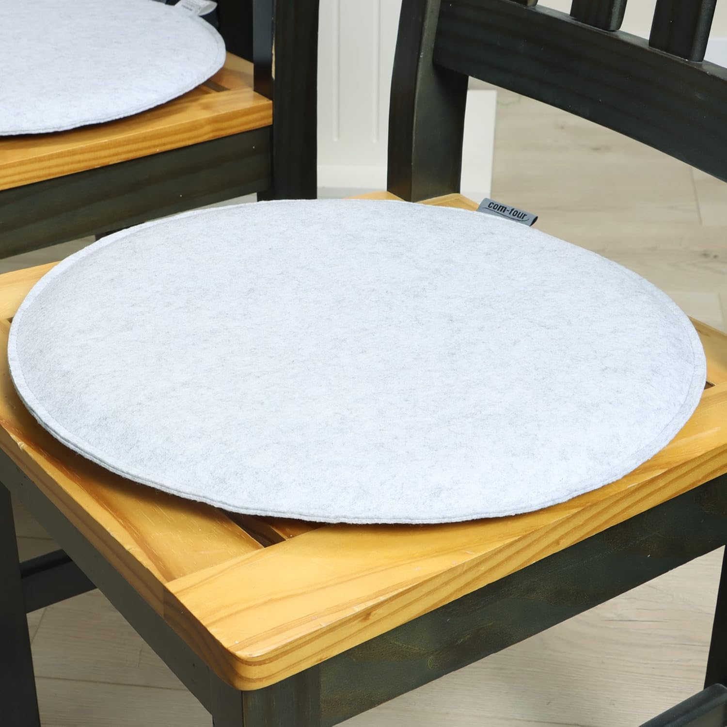 com-four 4 x Sitzkissen aus Filz, Ø 40 cm, gepolsterte Stuhlauflage, runde Sitzauflage für Esszimmer, Garten, Balkon, rutschfeste Unterseite mit Rutschschutz – Bild 8