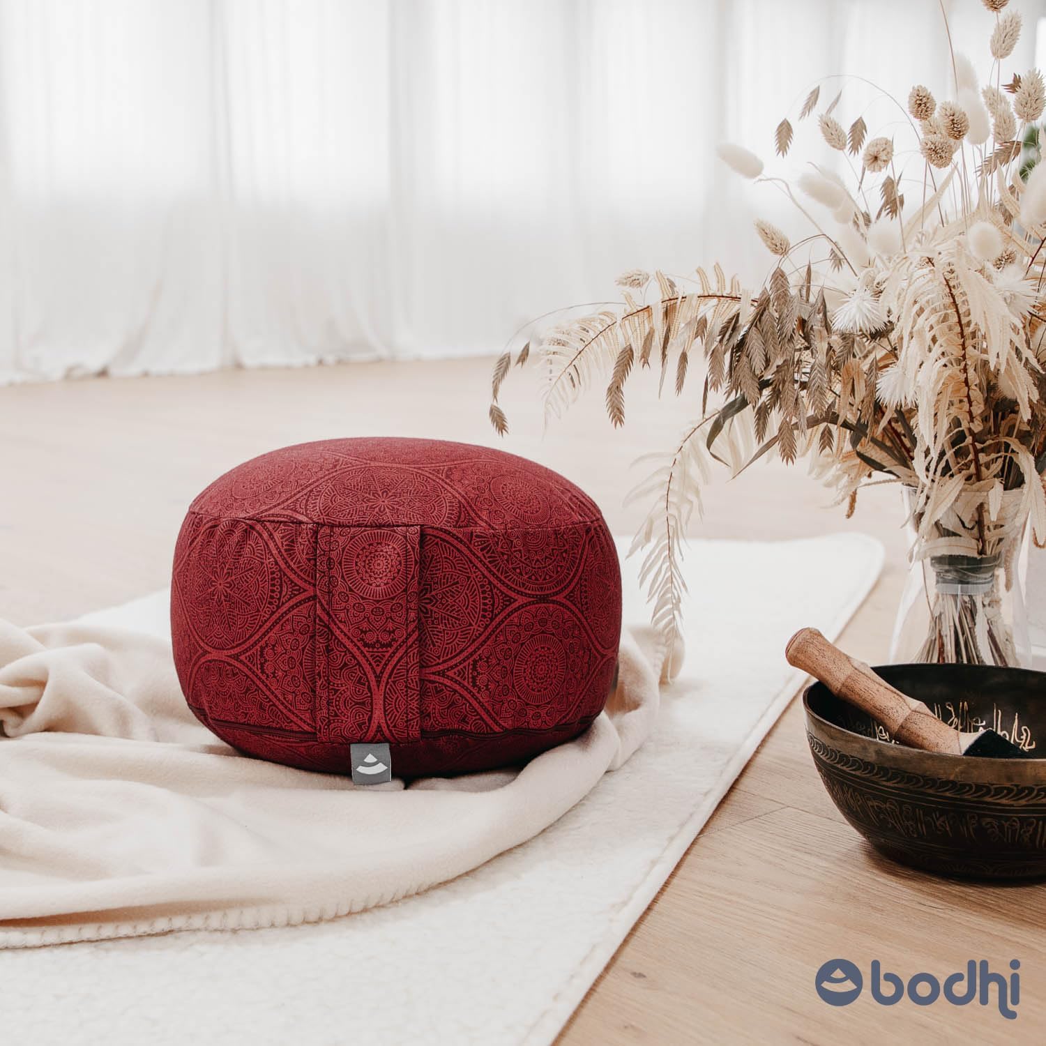 Bodhi Rondo Meditationskissen, abnehmbarer Bezug aus 100 % Baumwolle, Bio-Dinkelfüllung, Höhe 14-20 cm, praktischer Tragegurt, Maharaja-Kollektion (Mineralblau RAJA/Silber Uni) – Bild 7