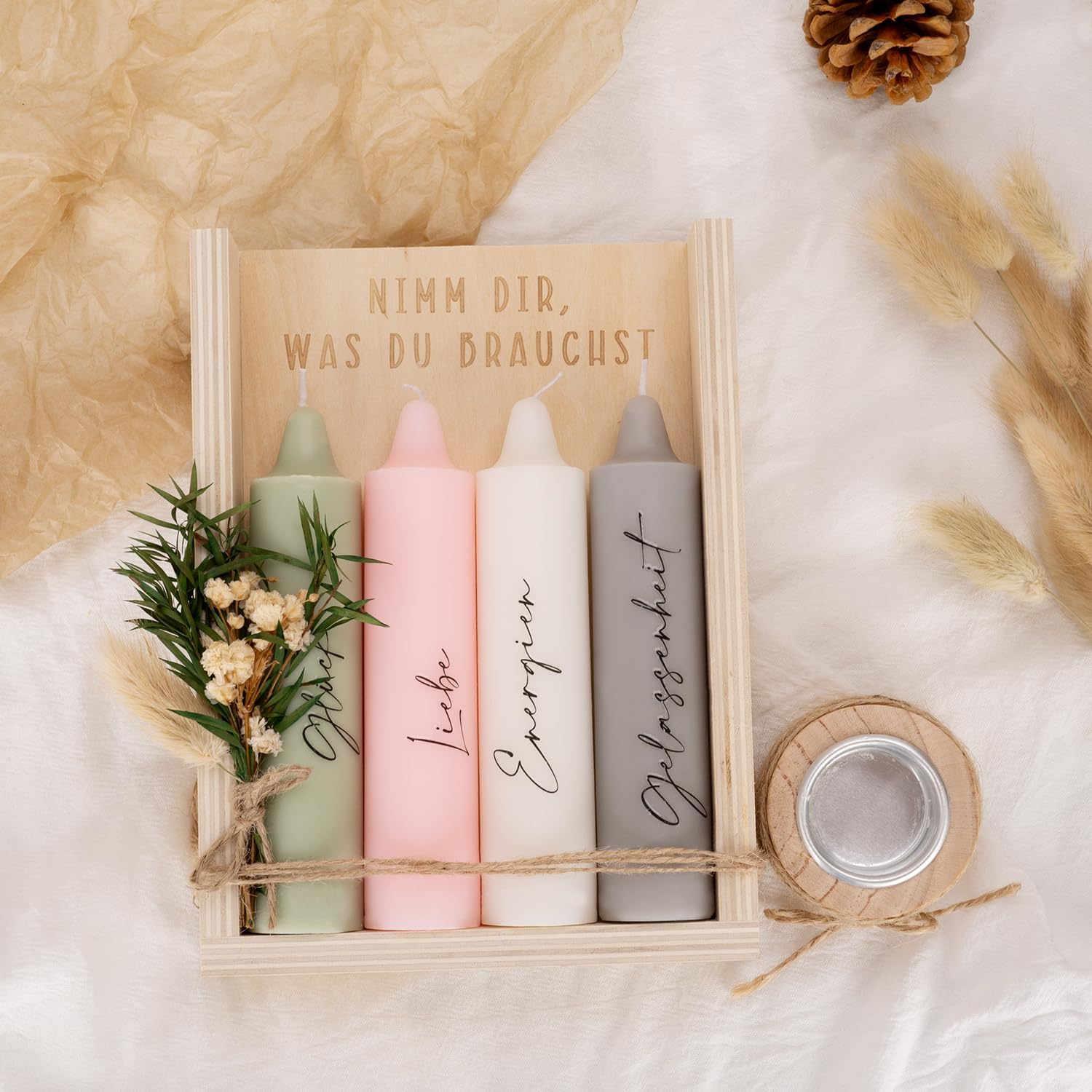Nimm dir was du brauchst Kerzen, Geschenke für Freundin zum Geburtstag, perfektes Kerzen-Geschenkset mit Kerzenhalter, Trockenblumen, Holzkiste, Holzverpackung, Geschenkidee für Schwester und Freundin – Bild 8