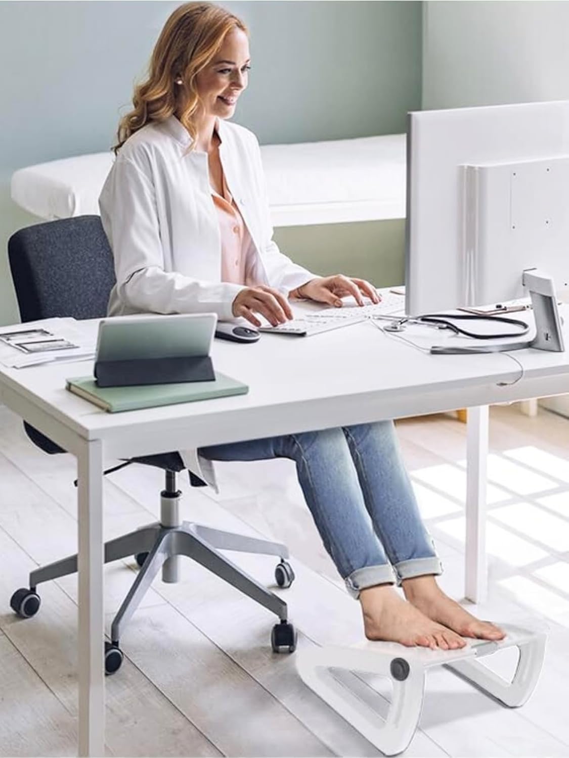 Fußstütze unter dem Schreibtisch, ergonomischer Fußhocker für das Büro, rutschfeste, verstellbare Fußstütze mit Massagefunktion, verbessert die Körperhaltung und Durchblutung, ideal für Arbeit und Zuhause – Bild 7