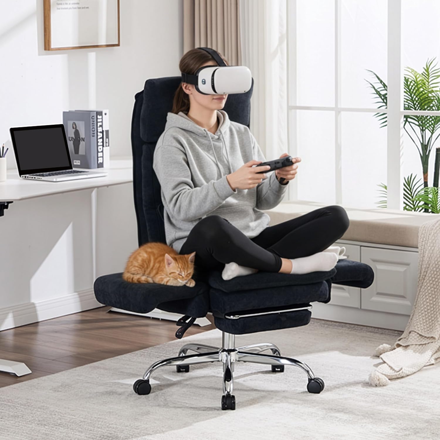 UEV Ergonomischer Bürostuhl mit Fußstütze bis 226 kg, klappbare Armlehnen, dicke Sitzpolsterung, verstellbare Kopfstütze, Schreibtischstuhl für Schneidersitz, Computerstuhl, Drehstuhl, Home Office, Schwarz – Bild 2