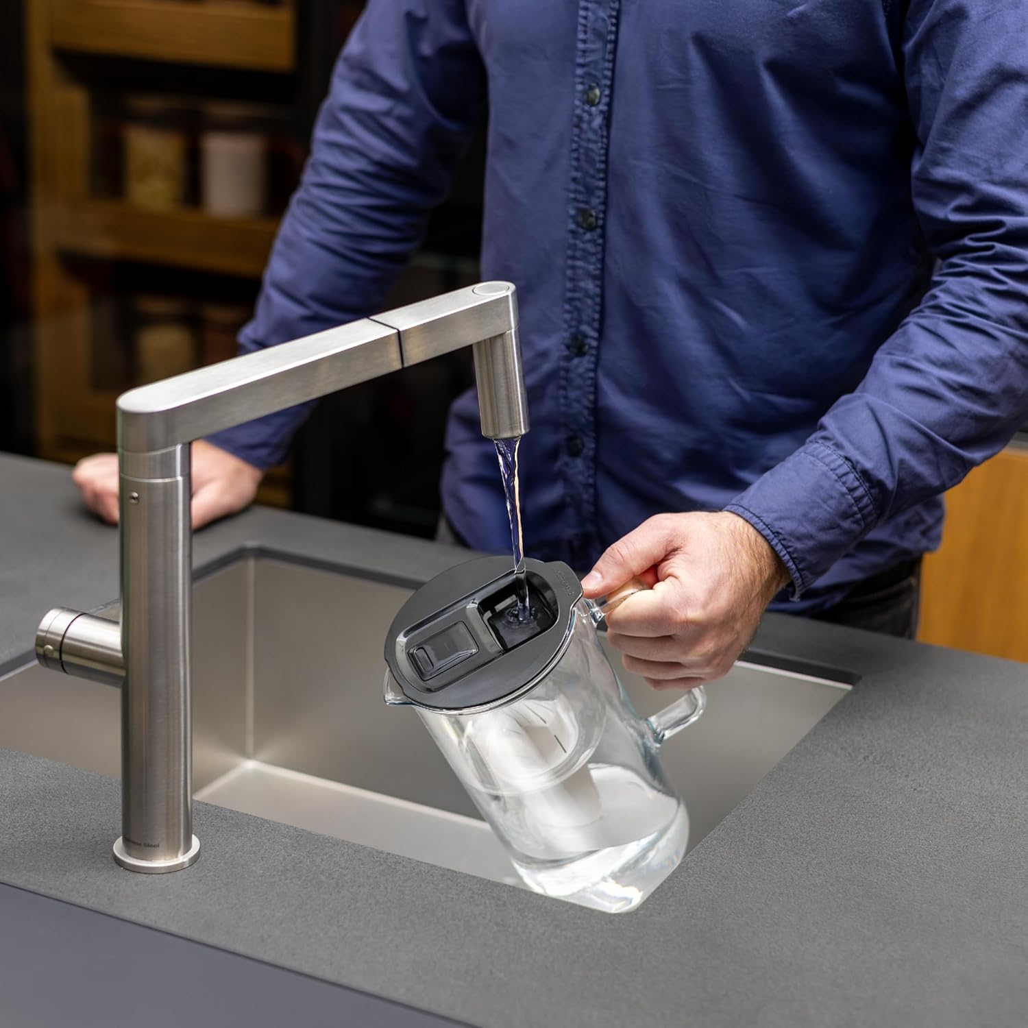 Wessper Glas-Wasserfilterkanne mit Wasserfilterkartuschen für Trinkwasser 2 L, Glaskanne mit intelligentem Filterzähler, Set inklusive 1 x Filter mit Aktivkohleschwarz – Bild 7