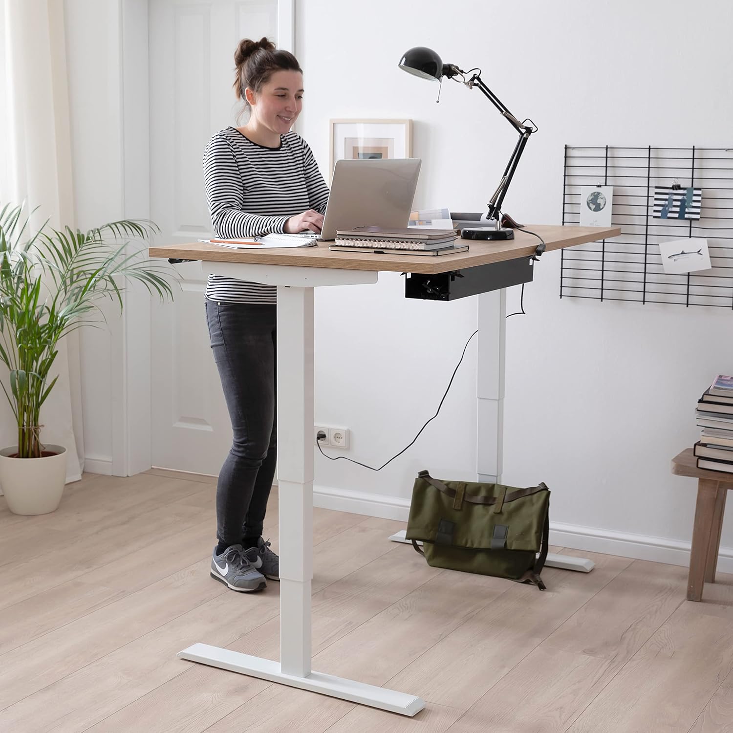 boho office® Homedesk, elektrisch stufenlos höhenverstellbar, silbernes Tischgestell mit Memory-Funktion, inkl. Weiße Tischplatte 120 x 80 cm – Bild 2