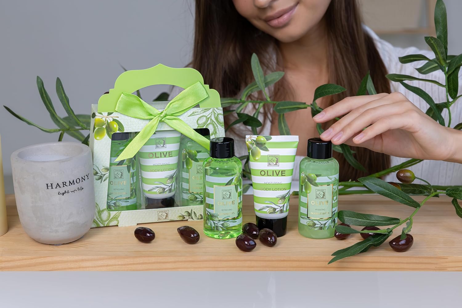Accentra Olive Damen Duschset Geschenkset in schöner Geschenkbox – 3-teiliges Pflegeset mit Duschgel, Bodylotion und Schaumbad – Wellness-Geschenkset für Valentinstag, Muttertag & Weihnachten – Bild 8