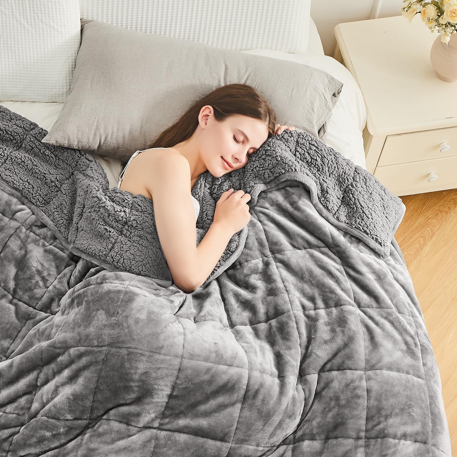 Cottonblue Gewichtsdecke 120 x 180 cm, 7 kg Sherpa-Fleece-Entspannungsdecke für Erwachsene zur Verbesserung des Schlafes. Gewichtsdecke – gemütliche, ruhige Decken mit Glasperlen, Grau