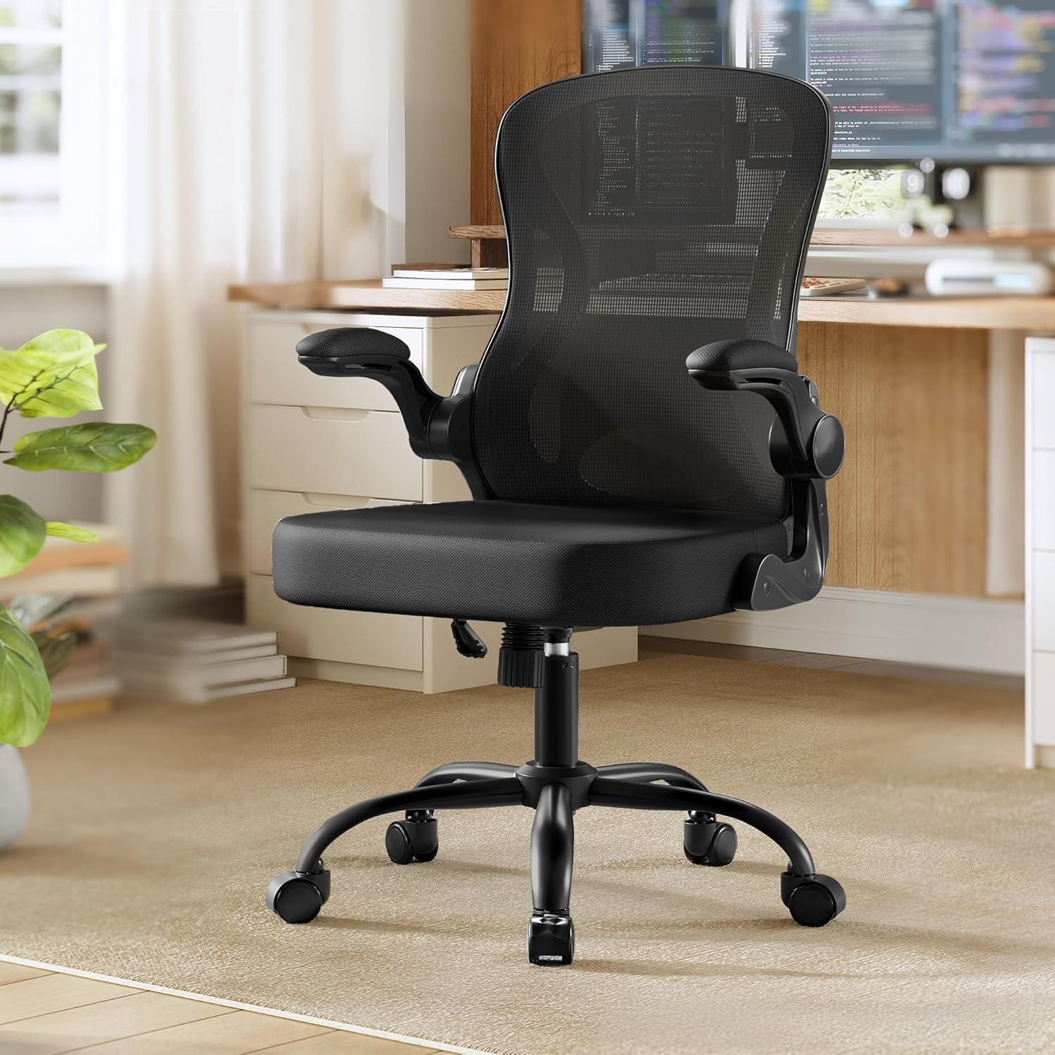 SONGMICS Bürostuhl, ergonomischer Netzdrehstuhl, Schreibtischstuhl mit Lordosenstütze, Wippfunktion, klappbare Armlehnen, für Arbeitszimmer, Schlafzimmer, Tintenschwarz OBN042BH02
