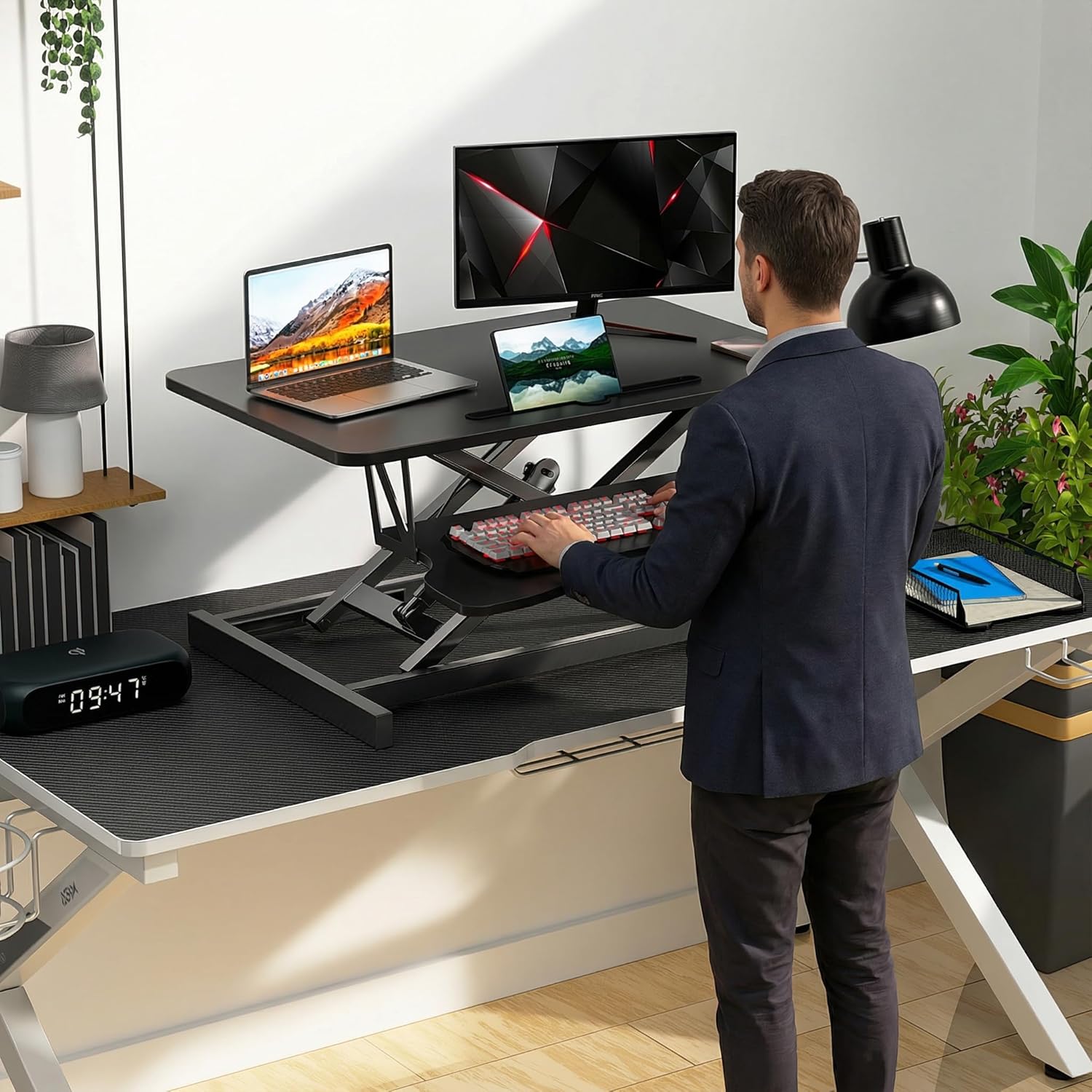 Steh-Sitz-Schreibtisch, Stehpult, ergonomisch höhenverstellbar, Arbeitsplatz für zwei Monitore und Laptops mit großer Tastaturablage, Steh-Sitz-Aufsatz für Büro (90 cm) – Bild 2