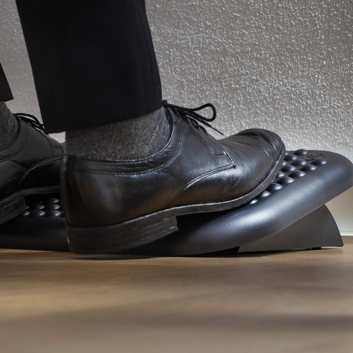 NGS Footnest Ergonomische höhenverstellbare Fußstütze, Bürofußstütze mit Neigung 0° - 15º und rutschfestem Fuß – Bild 3