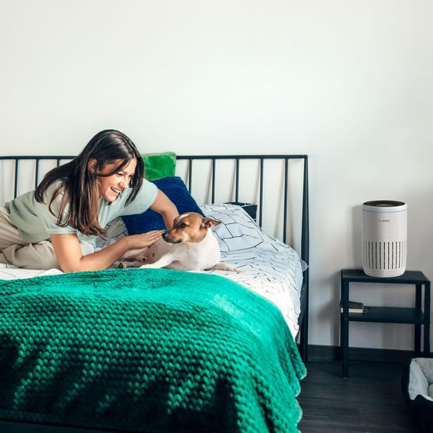 Bosch Air 2000 Luftreiniger – Für Räume bis 37,5 m² – Entfernt effizient Schadstoffe – Mit 3-in-1-Luftfilter, Smart Sensor, Automatikmodus, Schlafmodus (< 25 dB(A)) – CADR: 180 m³/h – Bild 3
