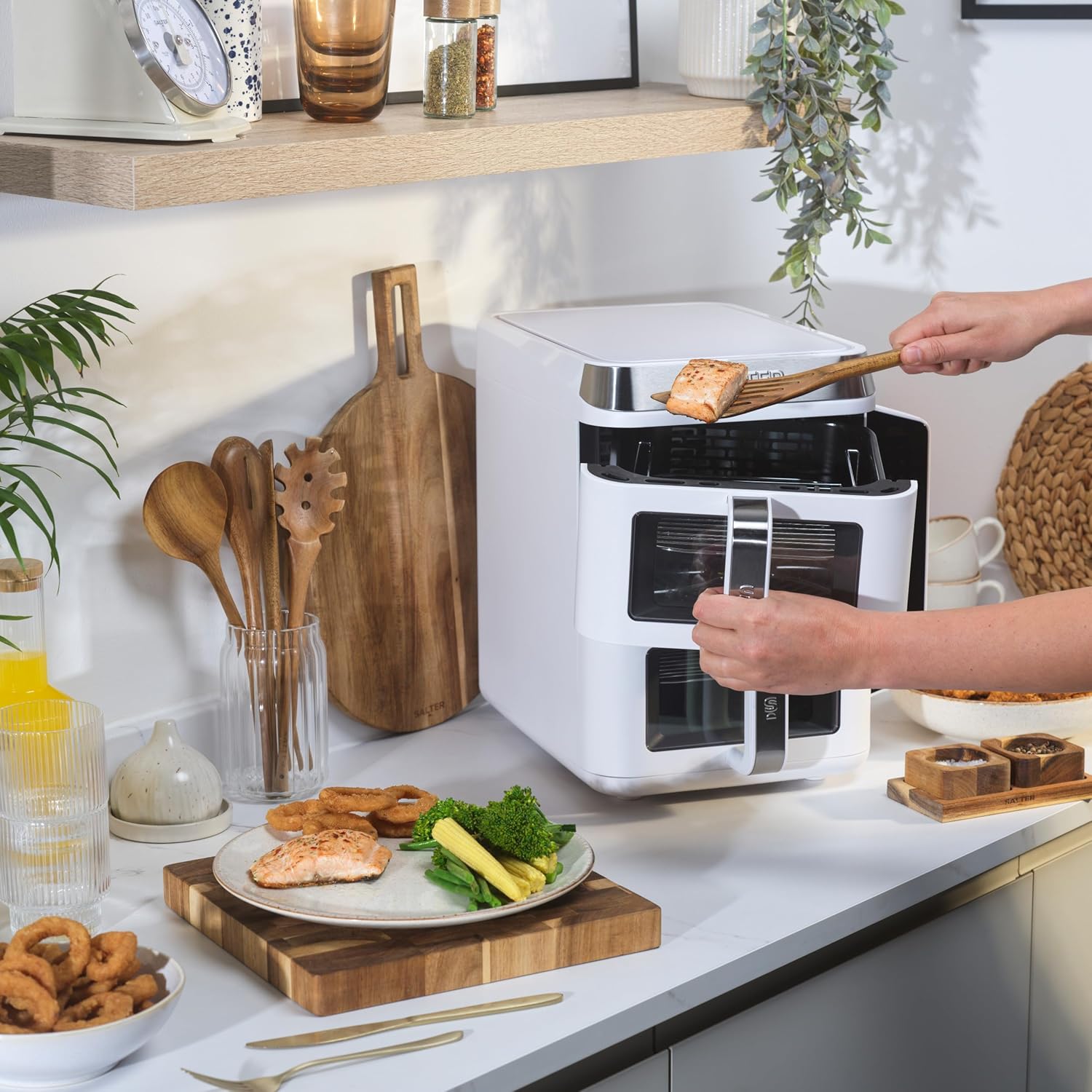 Salter VertiCook View Heißluftfritteuse – vertikale Doppelschublade, Kochen auf 4 Ebenen, XL 9 l Fassungsvermögen – 2 x 4,5 l Körbe, 2 Schubladen und 2 Gestelle, platzsparend, 12 Funktionen, Sync & Match, PFAS-frei, Weiß – Bild 5