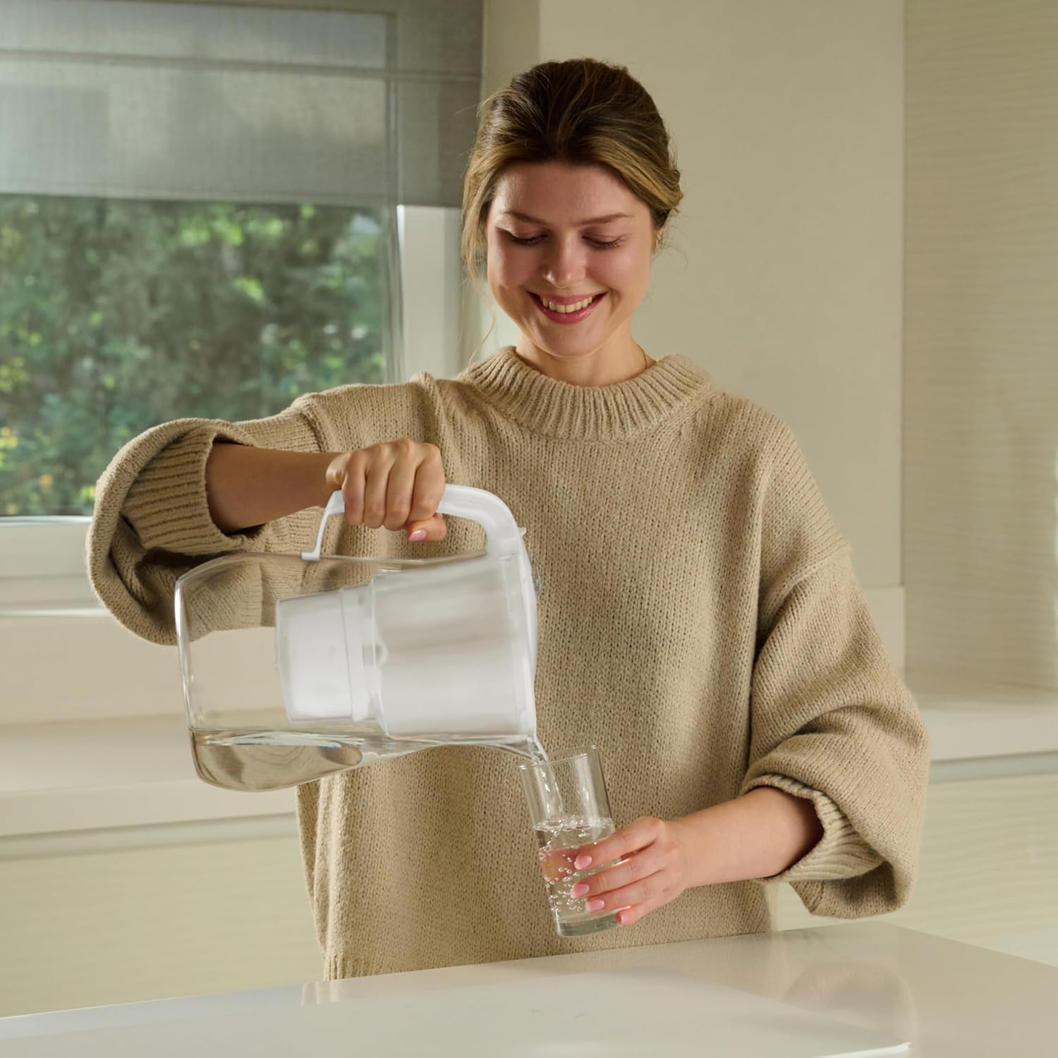 AQUAPHOR Onyx White Wasserfilter inkl. 3 Maxfor+ Filter, 4,2 L Wasserfilter in Glasoptik, Karaffe, reduziert Kalk und Chlor, perfekt für die Familie, Premium-Qualität, stilvoller Behälter – Bild 4