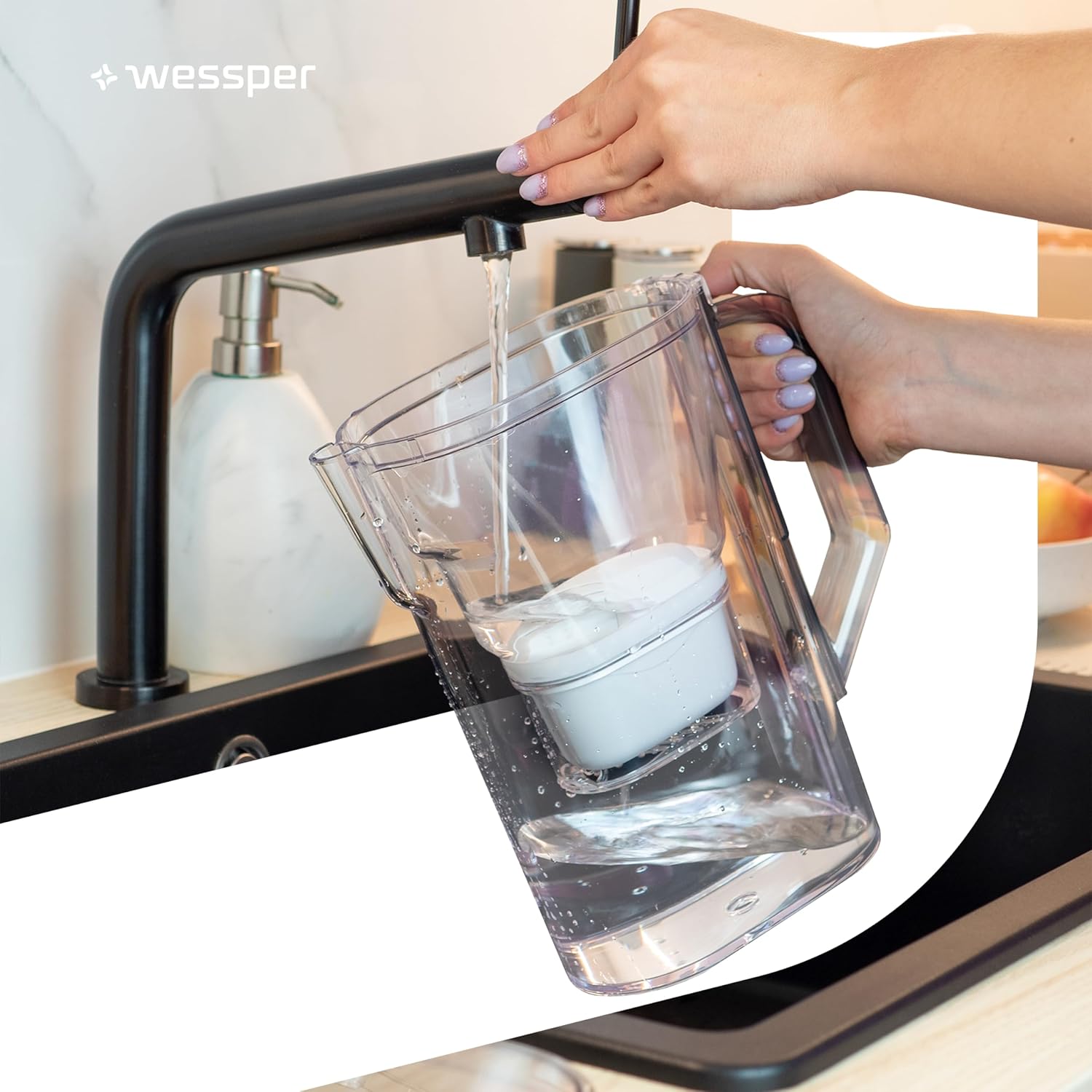 Wessper Wasserfilterkanne mit Filter, Kühlschranktürkanne 2,7 Liter, Filterkartuschen mit Aktivkohle und Ionenaustauschharz, Set Kanne und 6 Wasserfilter, Schwarz – Bild 10