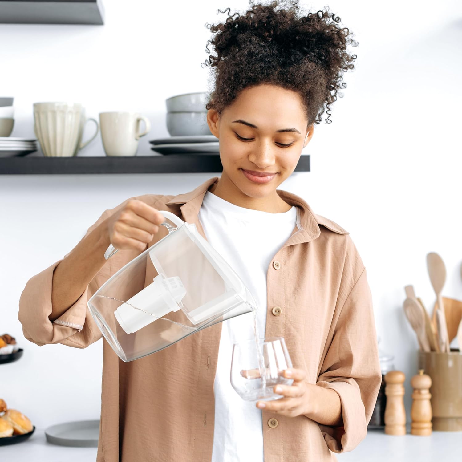 AQUAPHOR Smile White Wasserfilter inklusive 1 A5-Filter I Reduziert Kalk und Chlor I Karaffe für 2,9 LI Kompakter und leichter Wasserfilter I Tischwasserfilter I Passt in die Kühlschranktür – Bild 3