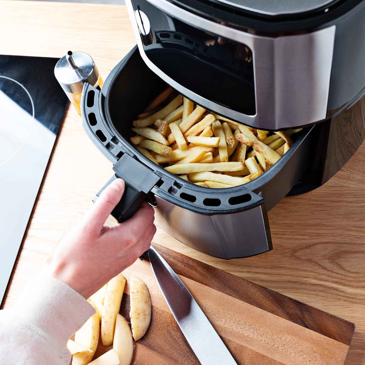 Heißluftfritteuse, 5,5 l, schnelle Luftzirkulation, 1400 W Leistung, Edelstahlkorb, Fritteuse für gesunde Zubereitung, Touchscreen, LED-Digitalanzeige, Bedienfeld mit integriertem Voreinstellungsmenü – Bild 3