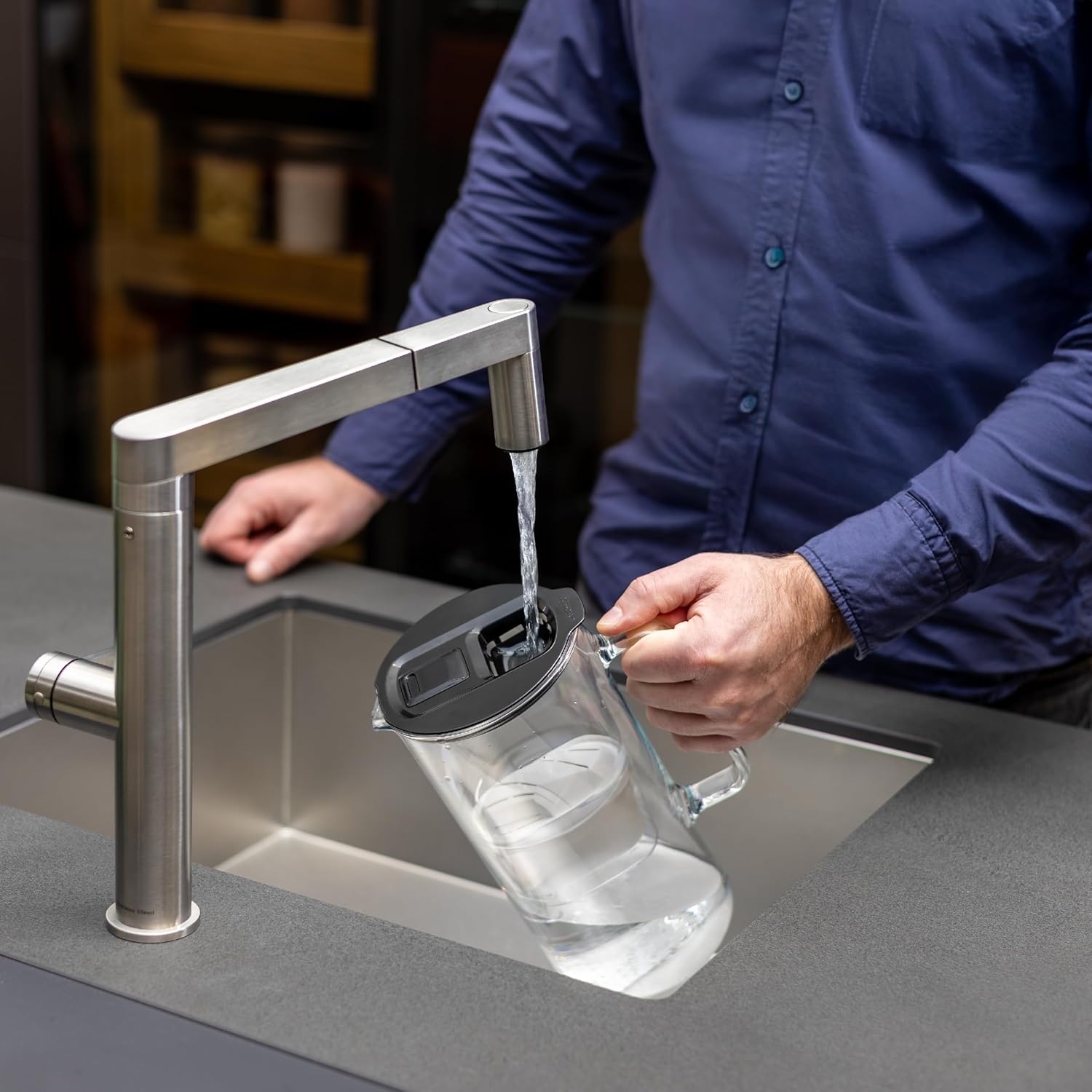 Wessper Wasserfilterkanne mit LED-Anzeige, 2 Liter, Glaskaraffe, kompakte Wasserkanne mit 2er-Kartuschen-Set, Aktivkohlefilter, BPA-frei, schwarz – Bild 7