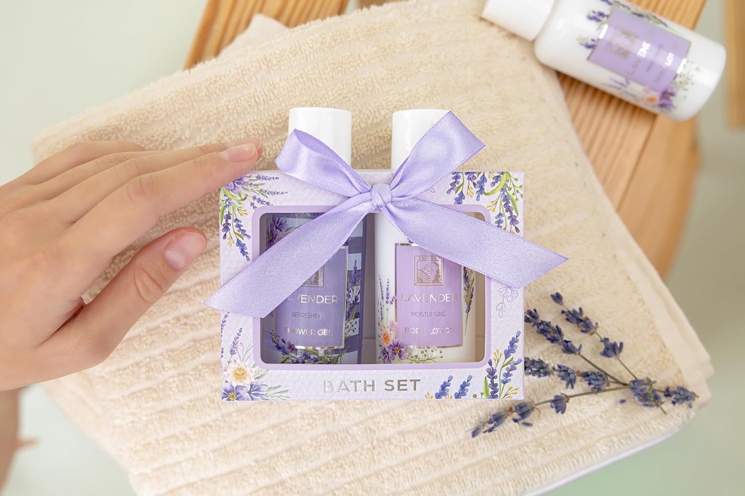 Accentra – Duschset Damen Geschenkset Lavendel in schöner Geschenkbox – 2-teiliges Pflegeset mit Duschgel und Bodylotion – Wellness-Geschenkset zum Geburtstag, Valentinstag, Muttertag und Geburtstag – Bild 7