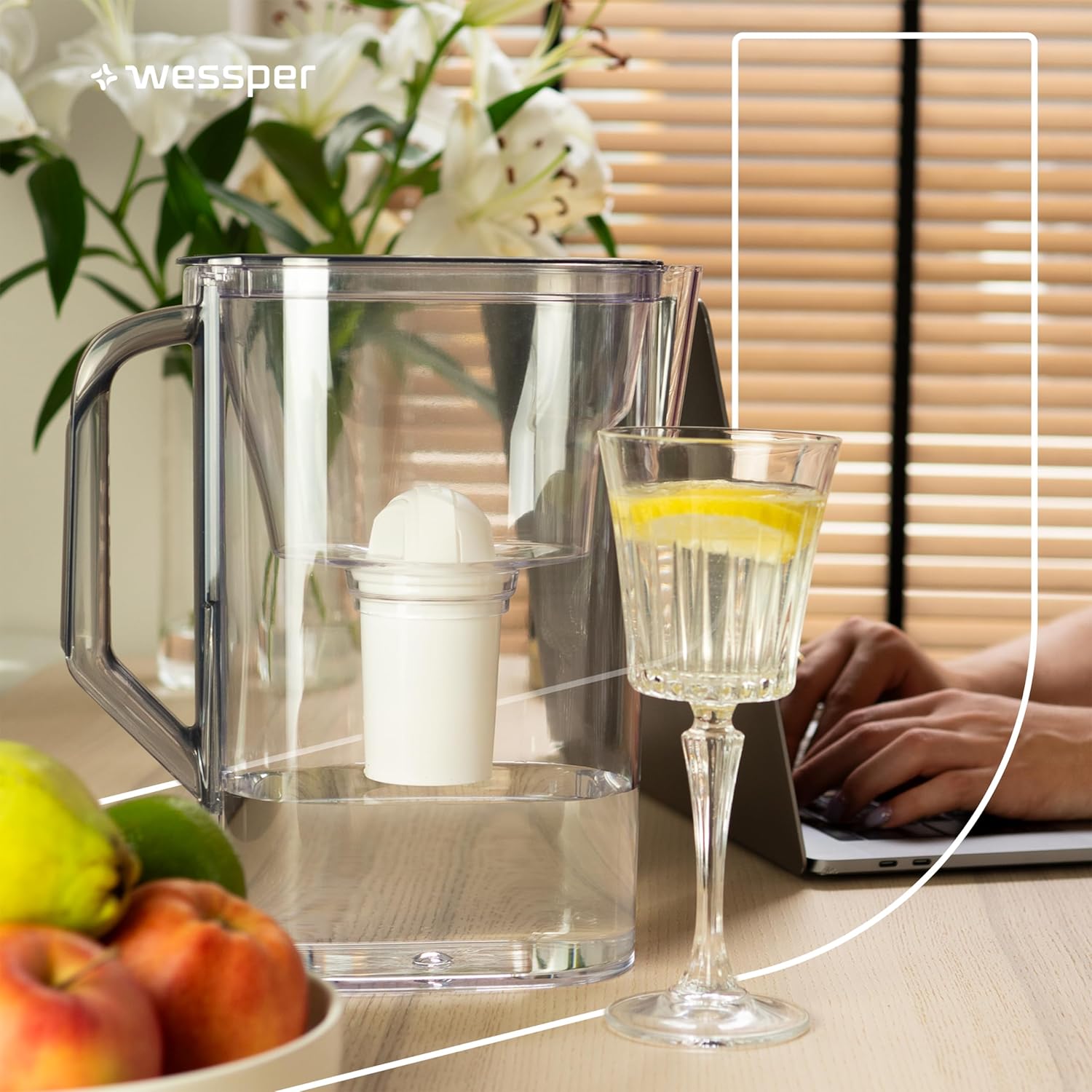 Wessper Wasserfilterkanne mit Filterkartusche 2,7 Liter, passt durch die Kühlschranktür, BPA-frei, Wasserkaraffe mit Filter, kompatibel mit Brita Classic Filtern, Schwarz – Bild 6